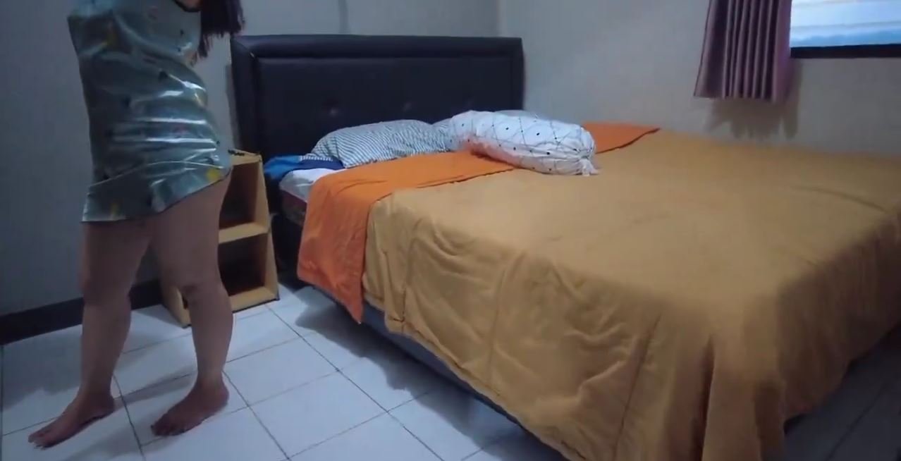 Bidan Cantik Yang Agresif Ketahuan Lagi Mainin Apem Oleh Pasien